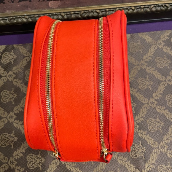 TRULY Red Vanity Case - Picture 4 of 10
